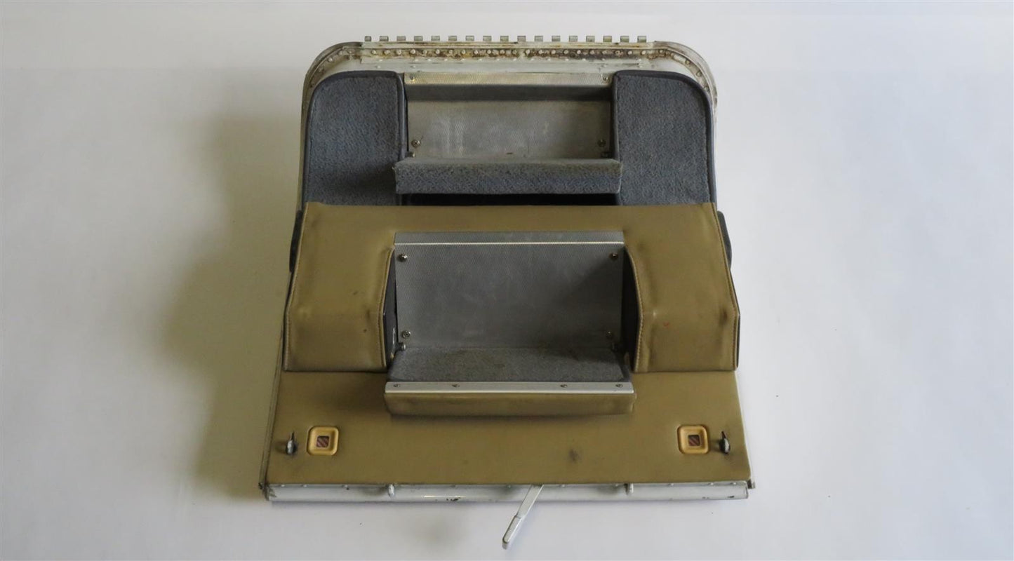 Piper PA-46-310P Malibu DOOR ASSEMBLY Cabin Lower 82705-02 82705-002