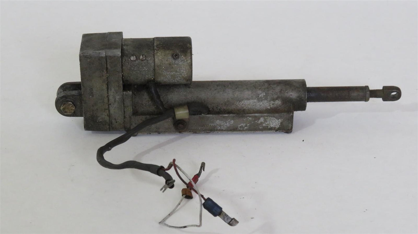 Beechcraft 95-B55 Baron Cowl Flap Actuator 28V 96-380021-17