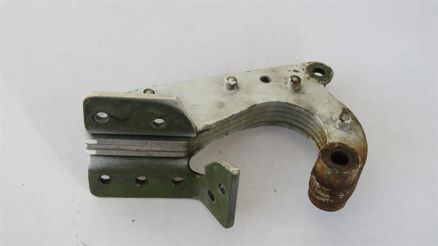 Beechcraft 95-B55 Baron RH Inboard Main Landing Gear Door Forw. Hinge 35-815266-2
