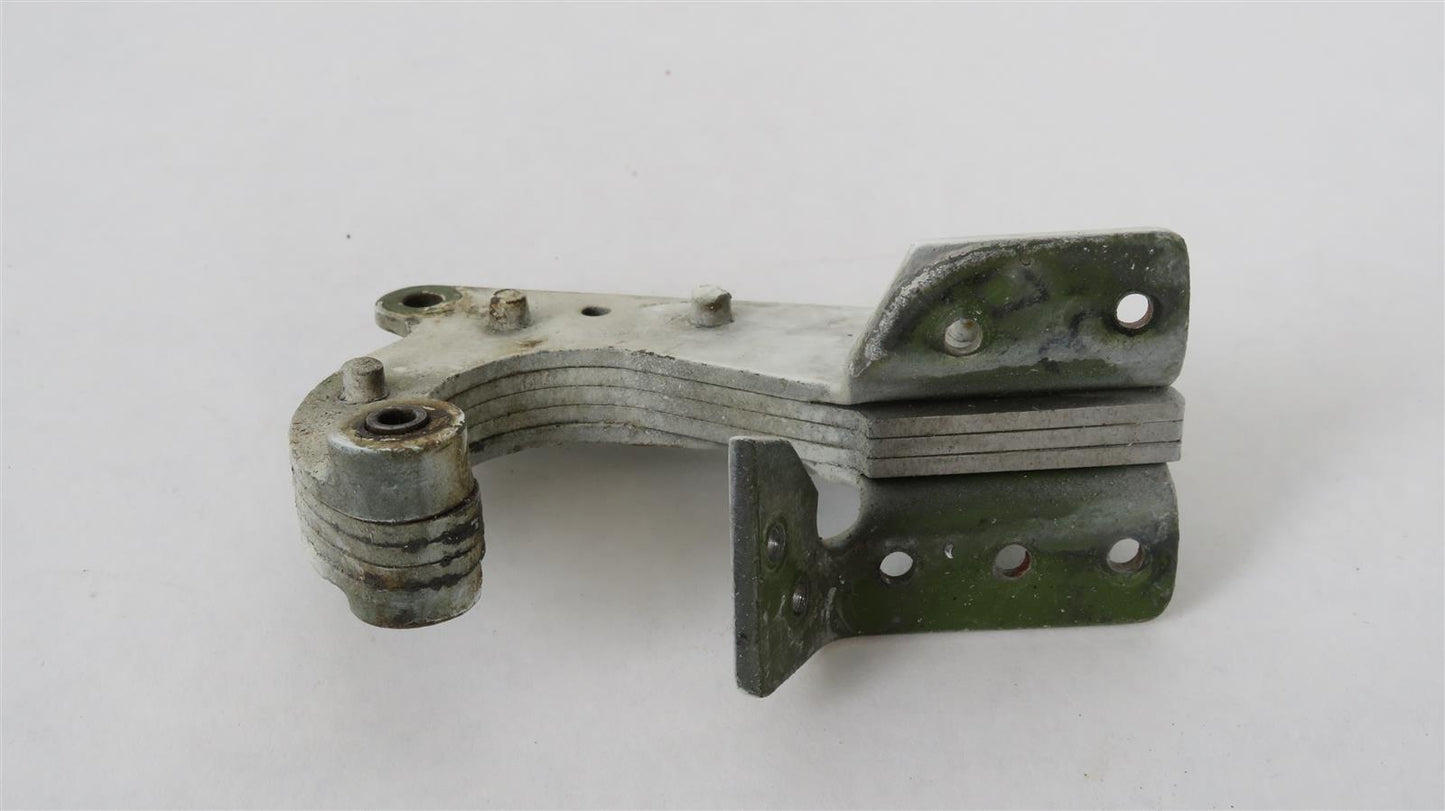 Beechcraft 95-B55 Baron LH Inboard Main Landing Gear Door Forw. Hinge 35-815266-1