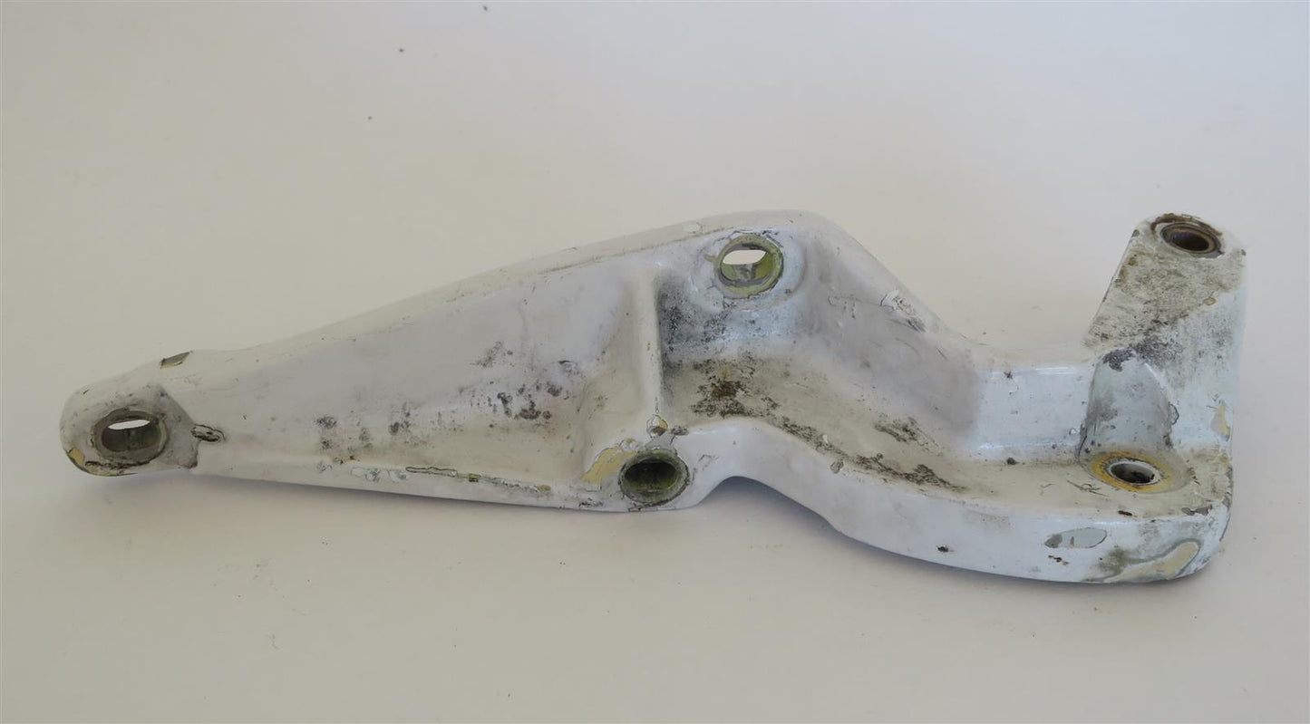 Hawker 125-700 800 900 Nose Gear Door Bracket Center RH