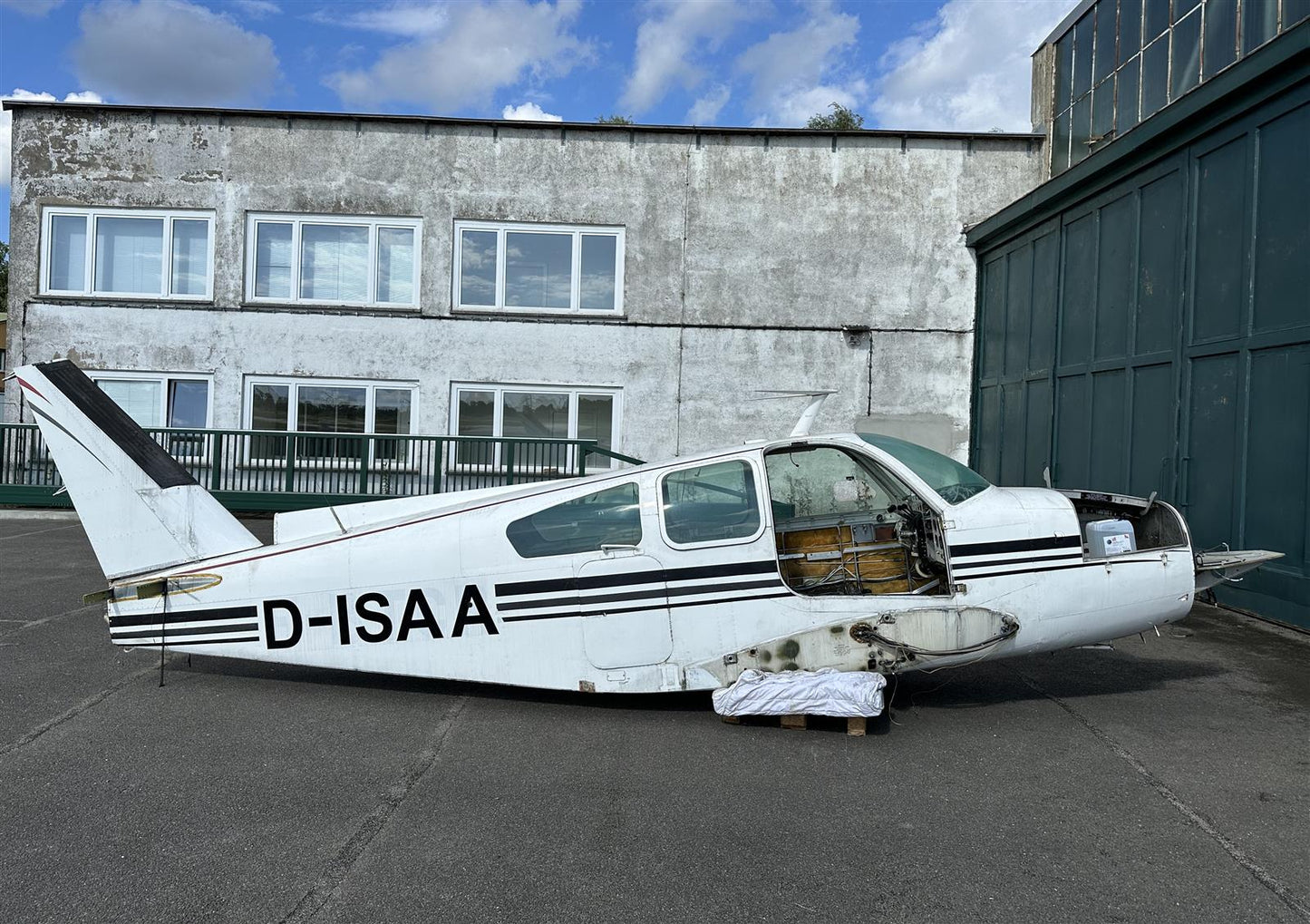 1970 Beechcraft 95-B55 Baron Fuselage with Logbooks No Damage