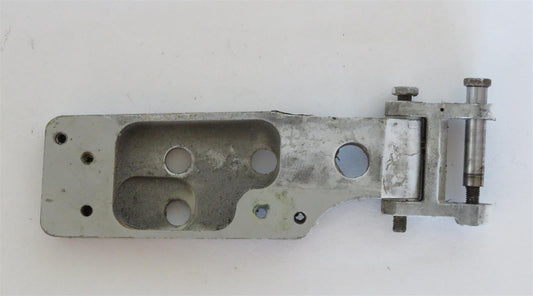 Hawker 125-700 800 Reversing Valve Mounting Plate with Link LH S25UM1053A and 25UM981