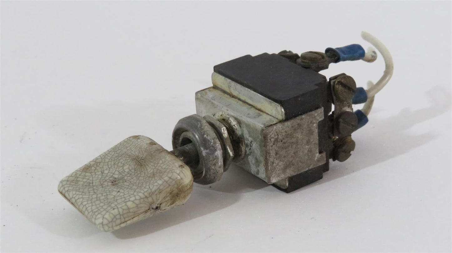 Cessna 150 Flap Switch HM25573