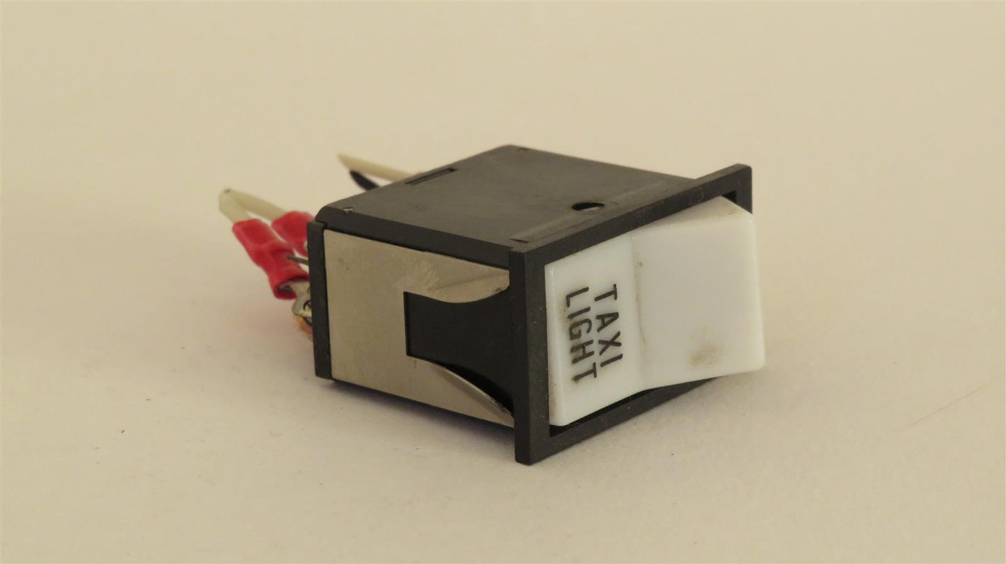 Piper PA-46-310P Malibu Taxi Light Switch 688-296 8941-K699