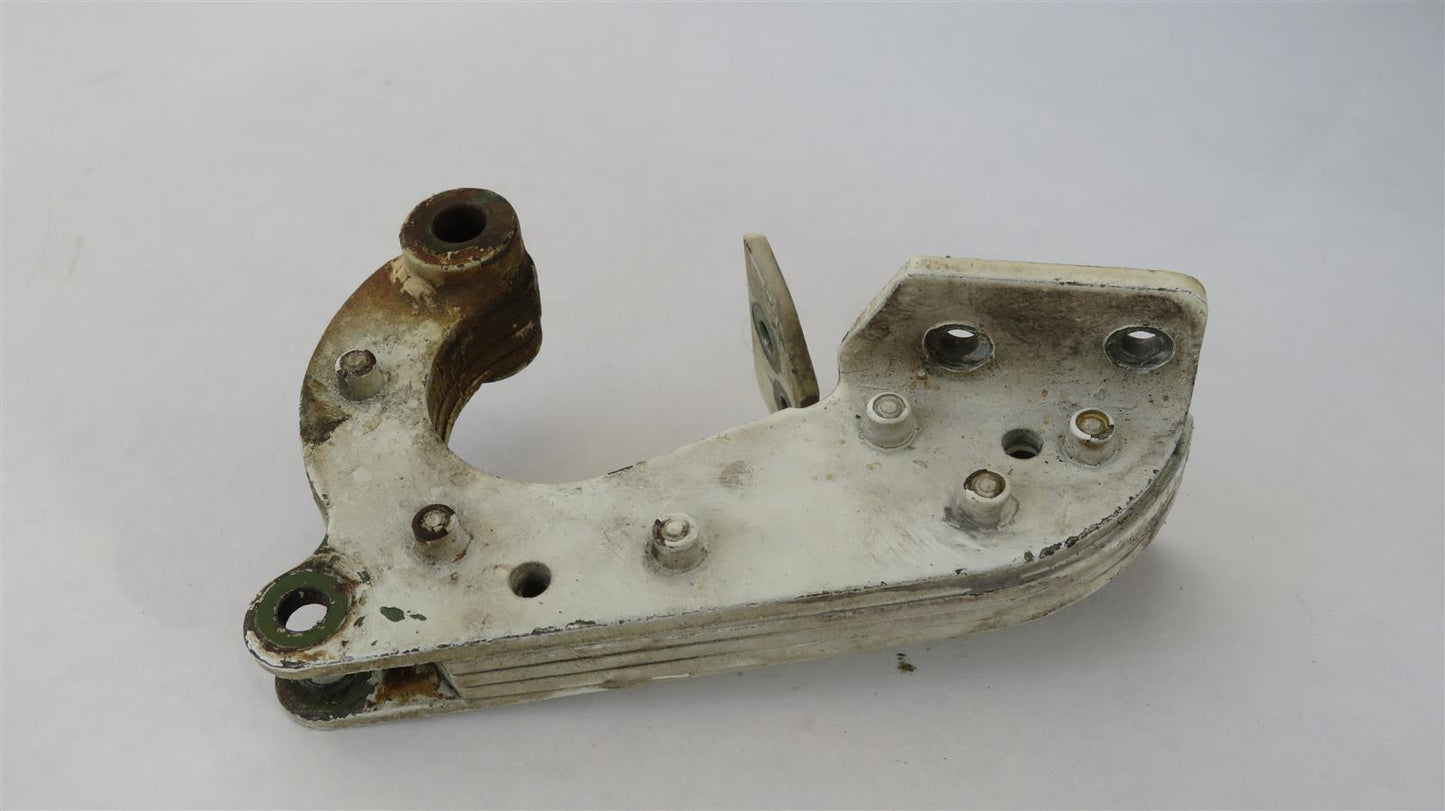 Beechcraft 95-B55 Baron RH Inboard Main Landing Gear Door Forw. Hinge 35-815266-2