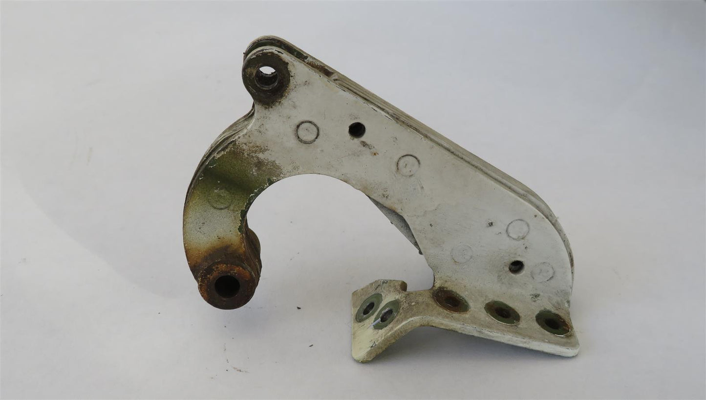 Beechcraft 95-B55 Baron RH Inboard Main Landing Gear Door Forw. Hinge 35-815266-2