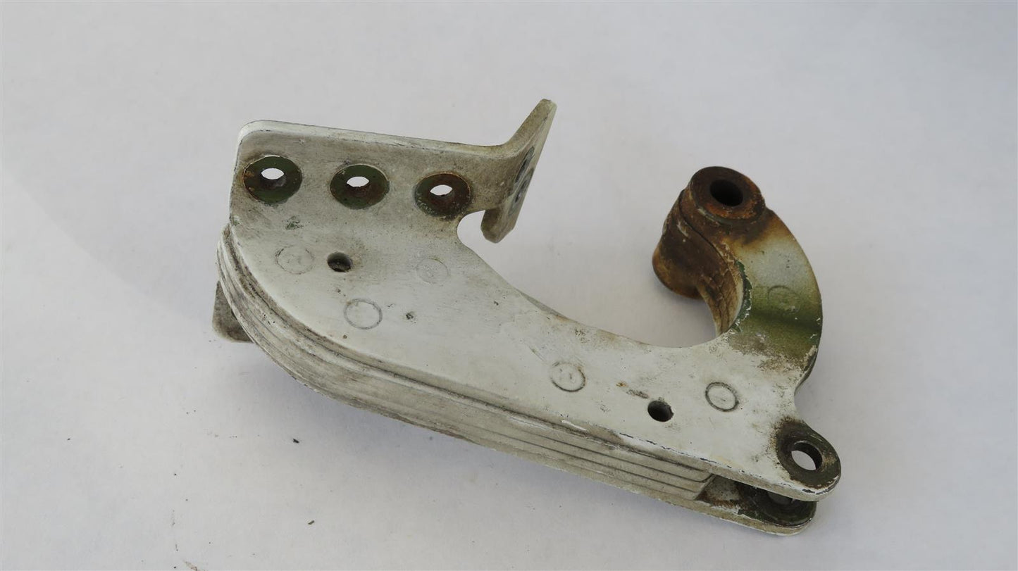 Beechcraft 95-B55 Baron RH Inboard Main Landing Gear Door Forw. Hinge 35-815266-2
