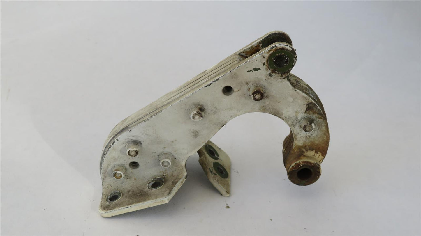 Beechcraft 95-B55 Baron RH Inboard Main Landing Gear Door Forw. Hinge 35-815266-2
