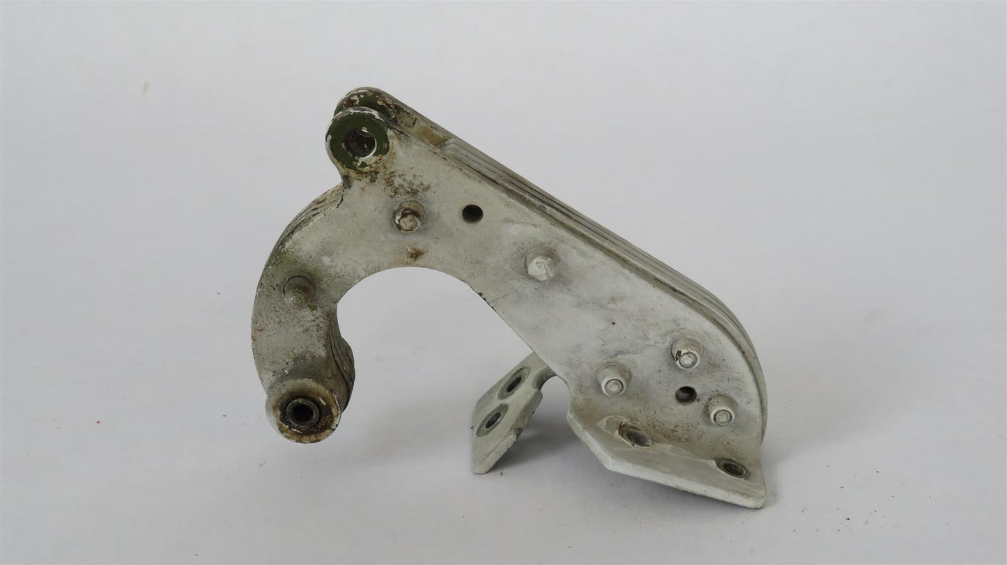 Beechcraft 95-B55 Baron LH Inboard Main Landing Gear Door Forw. Hinge 35-815266-1