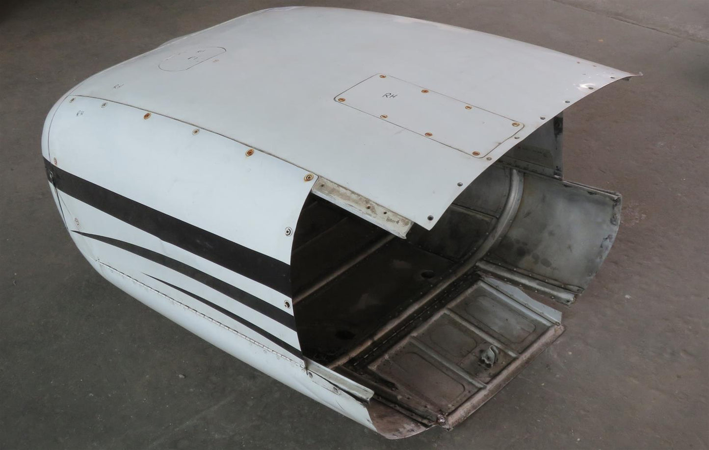 Beechcraft 95-B55 Baron RH Engine Cowling Assy 96-910011-615