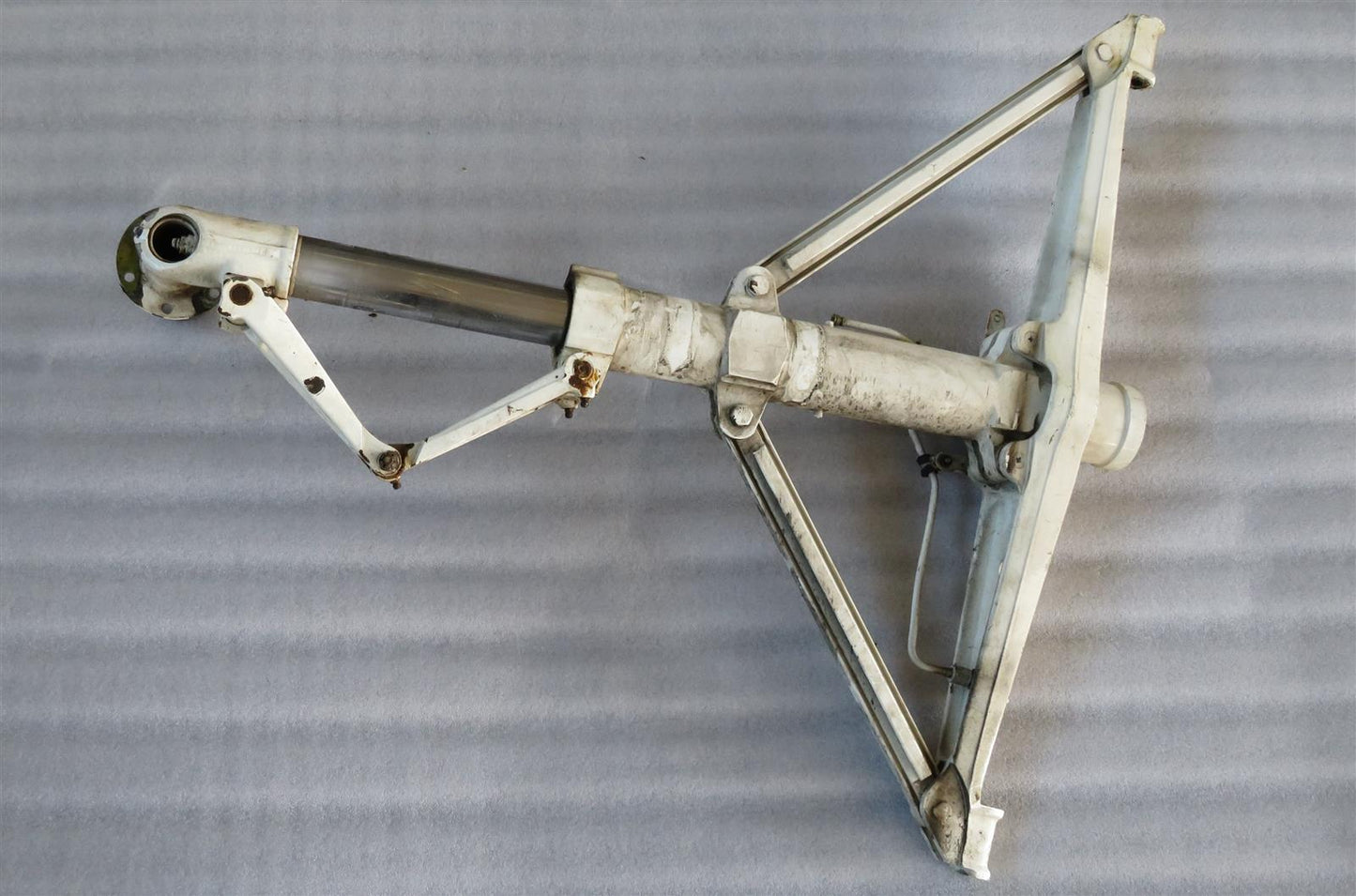 Beechcraft 95-B55 Baron RH Main Landing Gear Assy 95-810002-694 or 95-810002-652